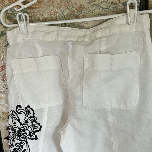 BOSTON PROPER WHIte LINEN BLACK FLORAL EMBROIDERED ON LEG CAPRI PANTS SIZE 6 - Picture 5 of 10